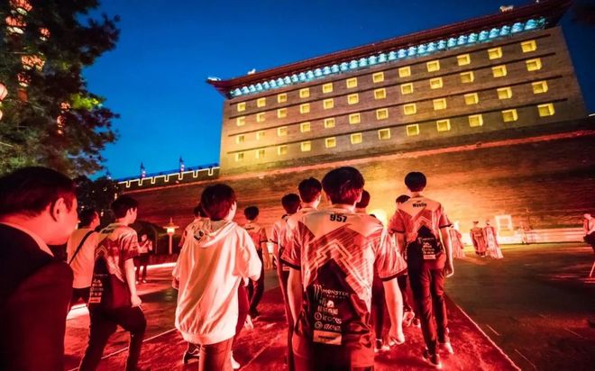 6月6号:全程直播、官方造梗,苏超联赛凭什么让全国球迷上头? 6月6号:全程直播、官方造梗,苏超联赛凭什么让全国球迷上头?